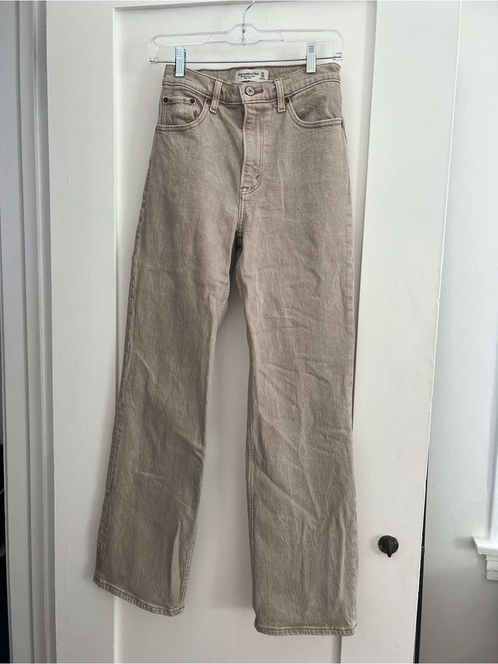 Abercrombie & Fitch Straight-Leg Jeans in Taupe